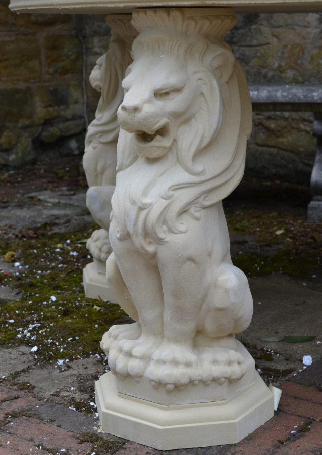 Lion Support - Farbe Bath