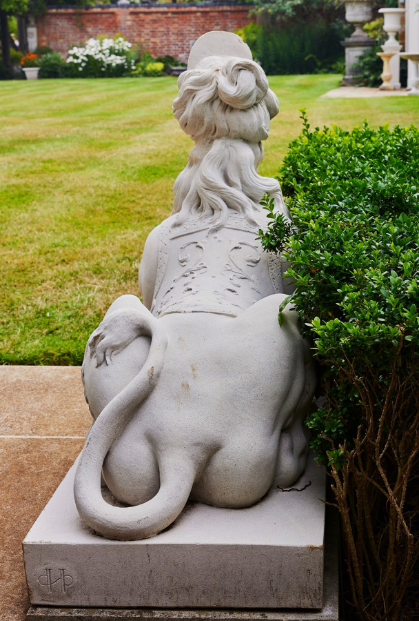 Sphinx Left - Farbe Portland